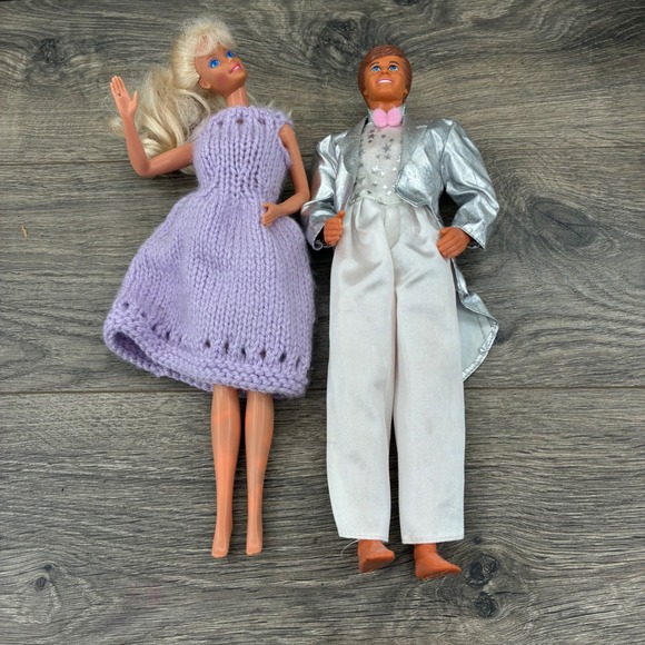 Vintage Barbie & Ken Dolls Travel Trunk Case 1960s Dolls Clothes Accessories Lot - Picture 1 of 8